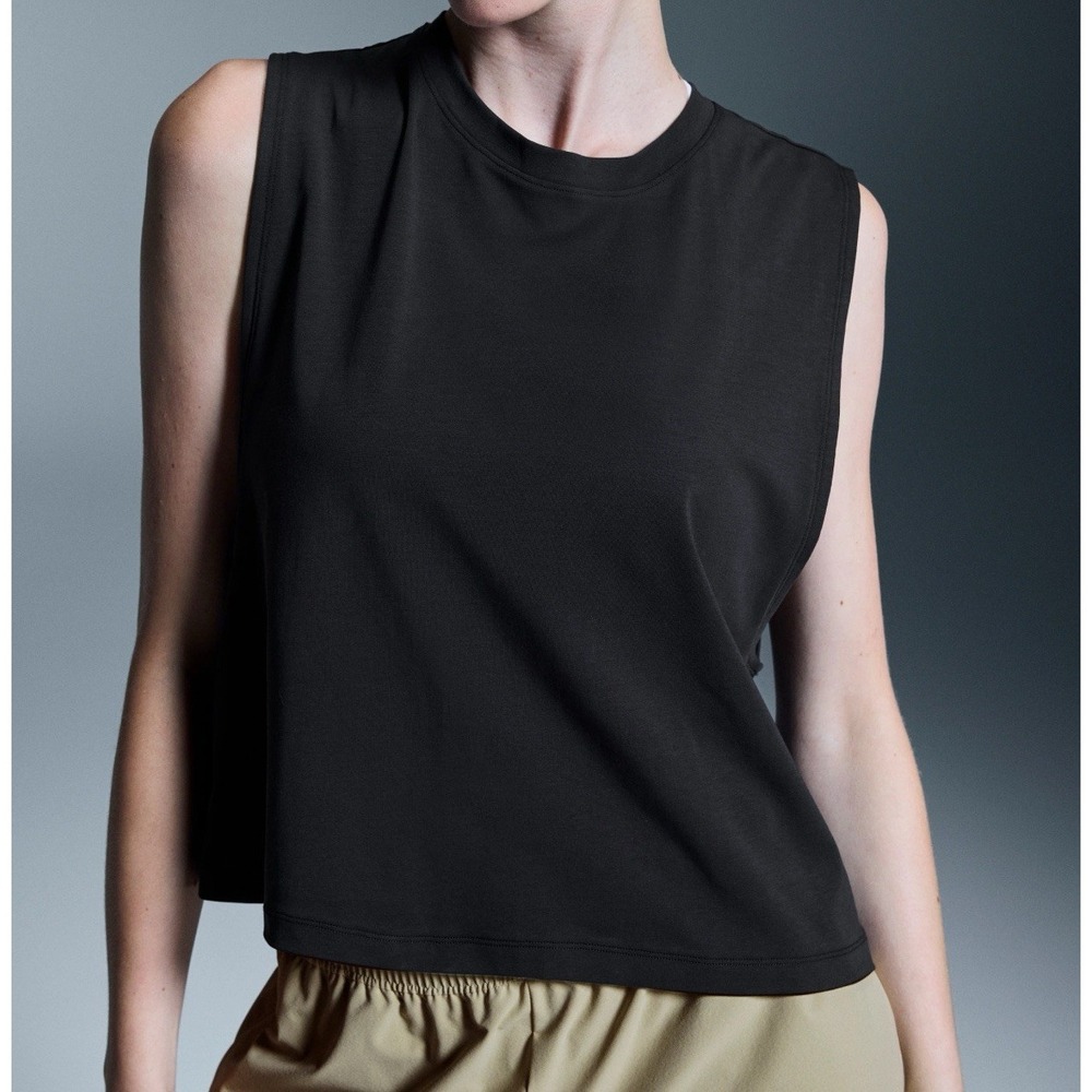 On Cloud Focus Crop Top Tank Women's Size‎ Xs Black. Running, Workout
